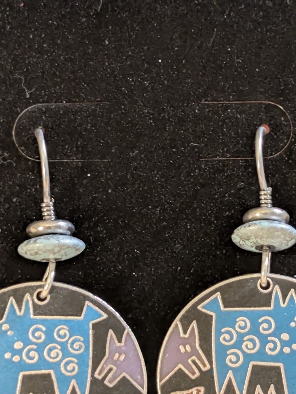 Rare Find! Vintage Laurel Burch "Mythical Dogs" Silvertone Enamel Earrings - Picture 3 of 5